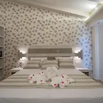 Paradise Aparthotel 3*