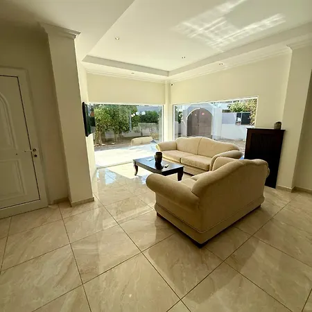 Paradise Aparthotel 3*