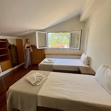 Paradise Apartmanhotel Laganász