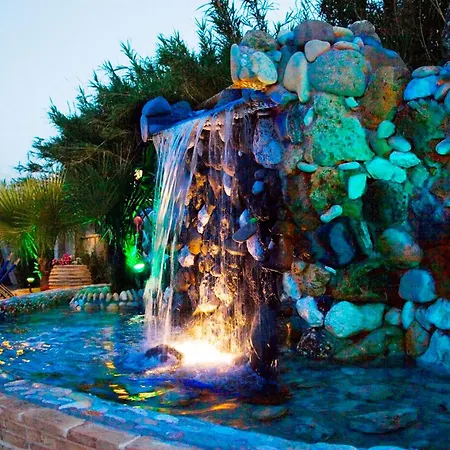 Paradise アパートホテル